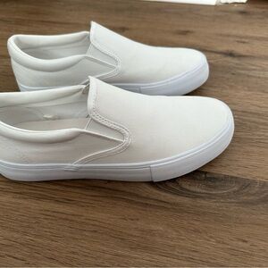No Boundaries White Slip-On Canvas Sneakers